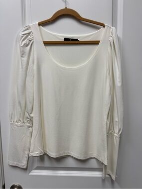 Pomander Place Cream Scoop-Neck Long Sleeve Top